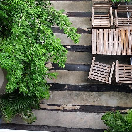 Tiny Hostel Bangkok Exterior photo